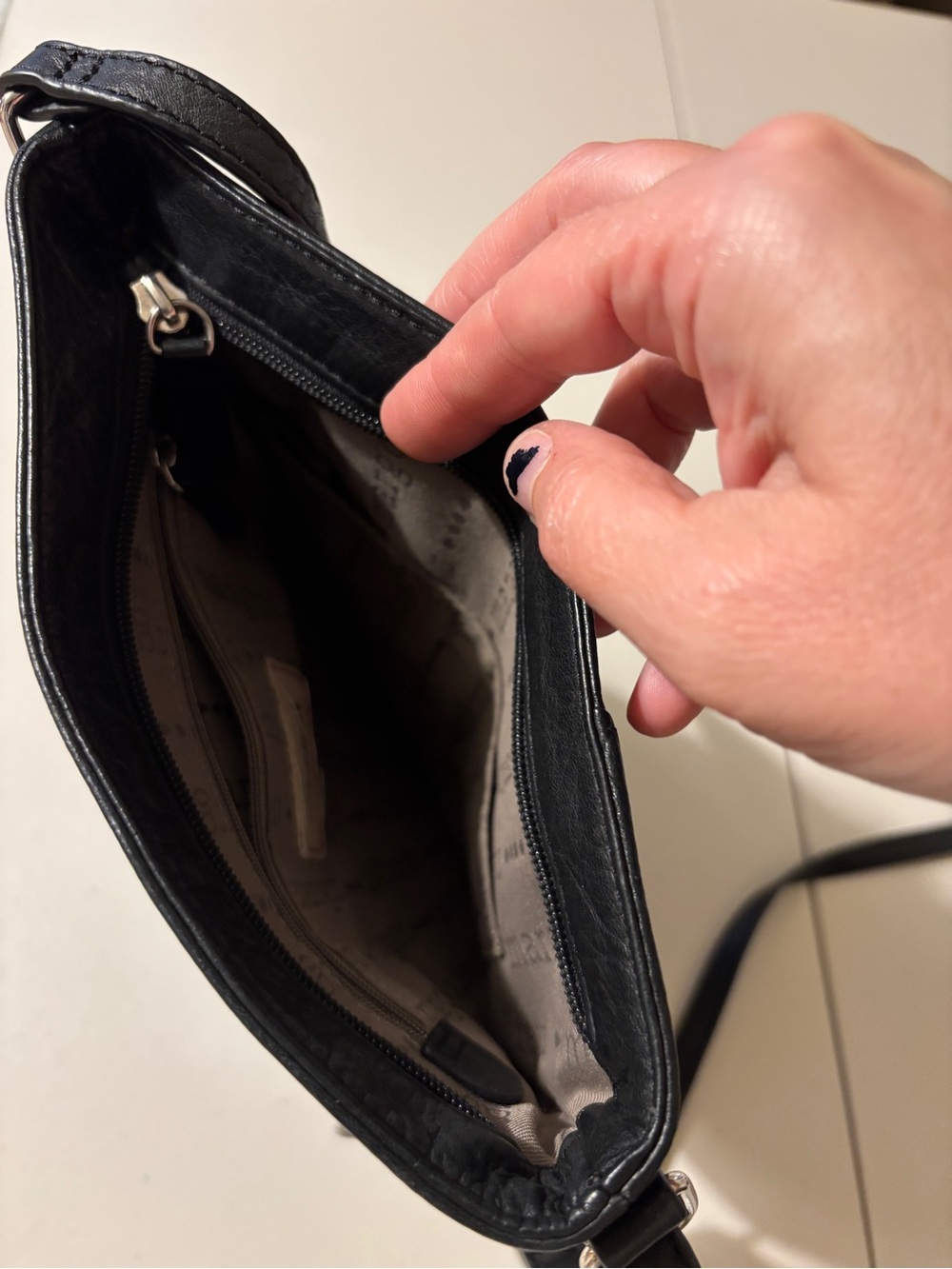 Margot Radley Crossbody Black Pebbled Leather Slim 90s Minimalist 7 Pockets - Picture 11 of 14